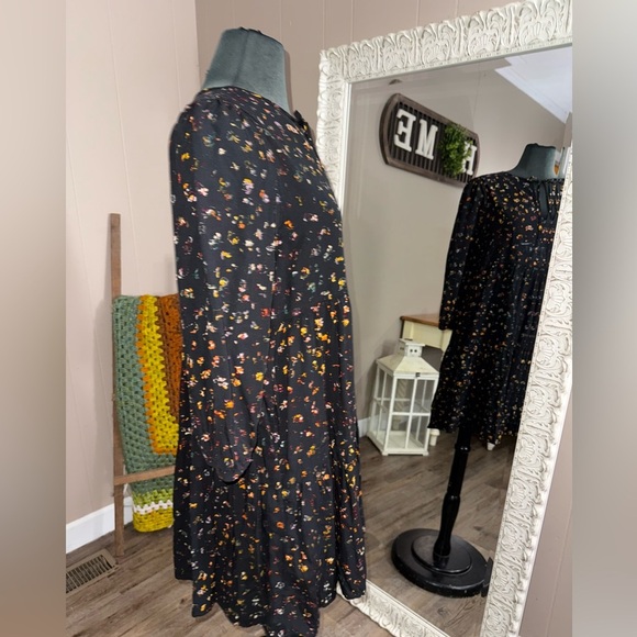 GAP • Black Floral Trapeze Dress - Picture 8 of 13